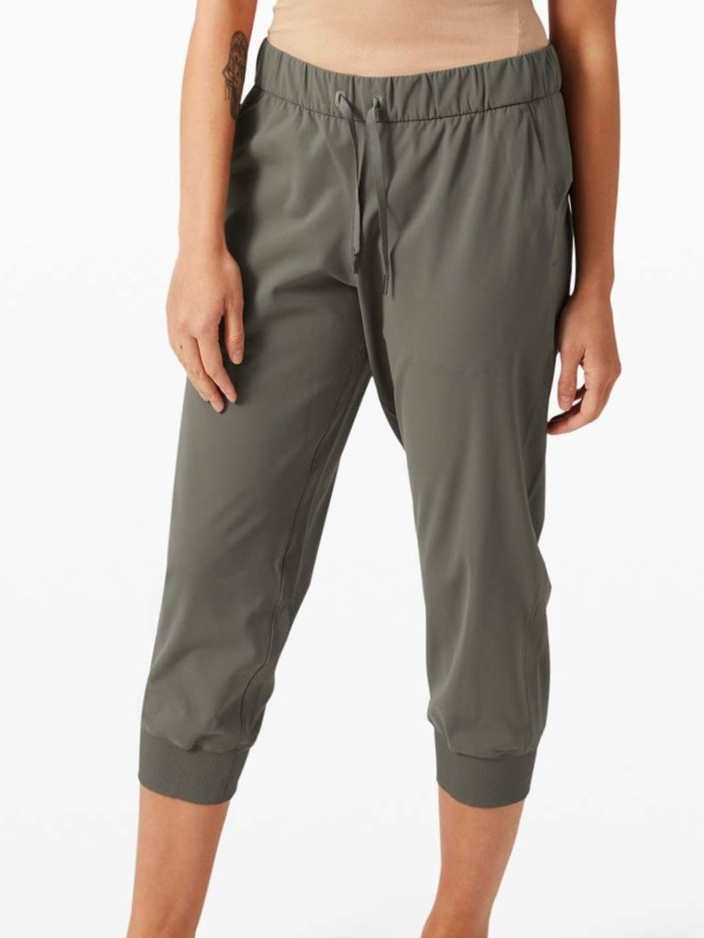 Lululemon On The Fly Crop Jogger Size 6 Grey Sage